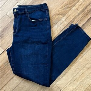 Universal Thread Women's Mid Rise Skinny Jeans in Dark Blue Denim